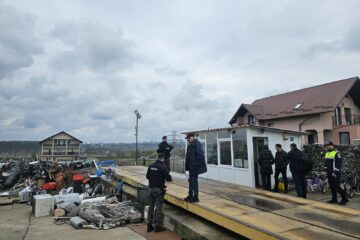 Descinderi ale polițiștilor la șapte centre de colectare a fierului vechi