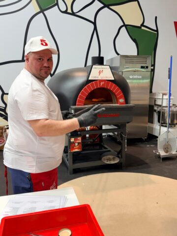 Sergiu Iftodi, de la Industrial Pizza, pe podium la unul dintre cele mai importante campionate internaționale de pizza