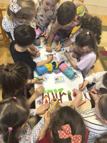 Expoziția „Ziua Pământului – Artă din reciclare” a preșcolarilor de la „Așchiuță”