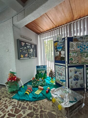 Expoziția „Ziua Pământului – Artă din reciclare” a preșcolarilor de la „Așchiuță”