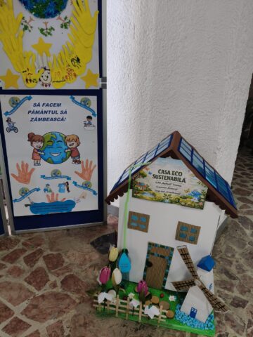 Expoziția „Ziua Pământului – Artă din reciclare” a preșcolarilor de la „Așchiuță”