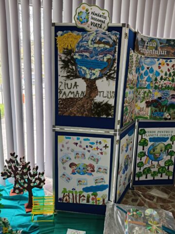 Expoziția „Ziua Pământului – Artă din reciclare” a preșcolarilor de la „Așchiuță”