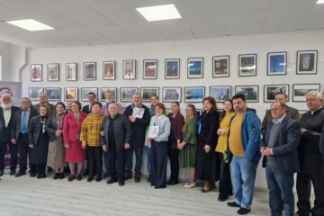 Delia Leizeriuc: „Cei doi artiști construiesc un demers artistic în care fotografia devine act de gândire, nu doar de reprezentare”