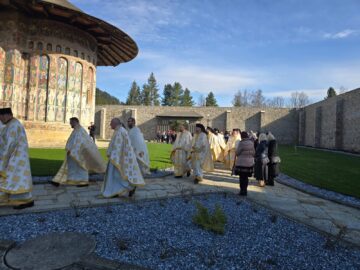 Primarul comunei Cornu Luncii, Gheorghe Fron, a primit cadou de ziua lui, la 65 de ani, decizia de pensionare