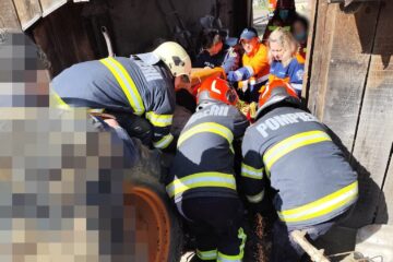 Luptă contracronometru a pompierilor pentru salvarea unui bărbat al cărui picior a rămas prins într-un utilaj agricol