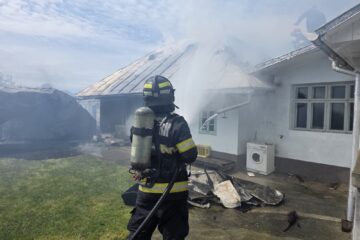 Incendiu la două gospodării din Ipotești, în condiții de vânt puternic
