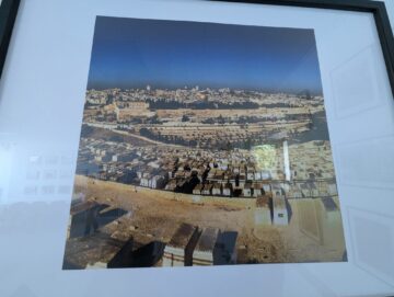 Delia Leizeriuc: „Cei doi artiști construiesc un demers artistic în care fotografia devine act de gândire, nu doar de reprezentare”