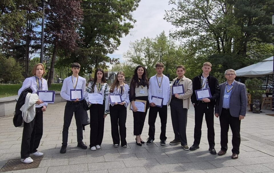 Elevii suceveni, rezultate bune la Naționala de Limba Ucraineană: premii numeroase și o notă de 10