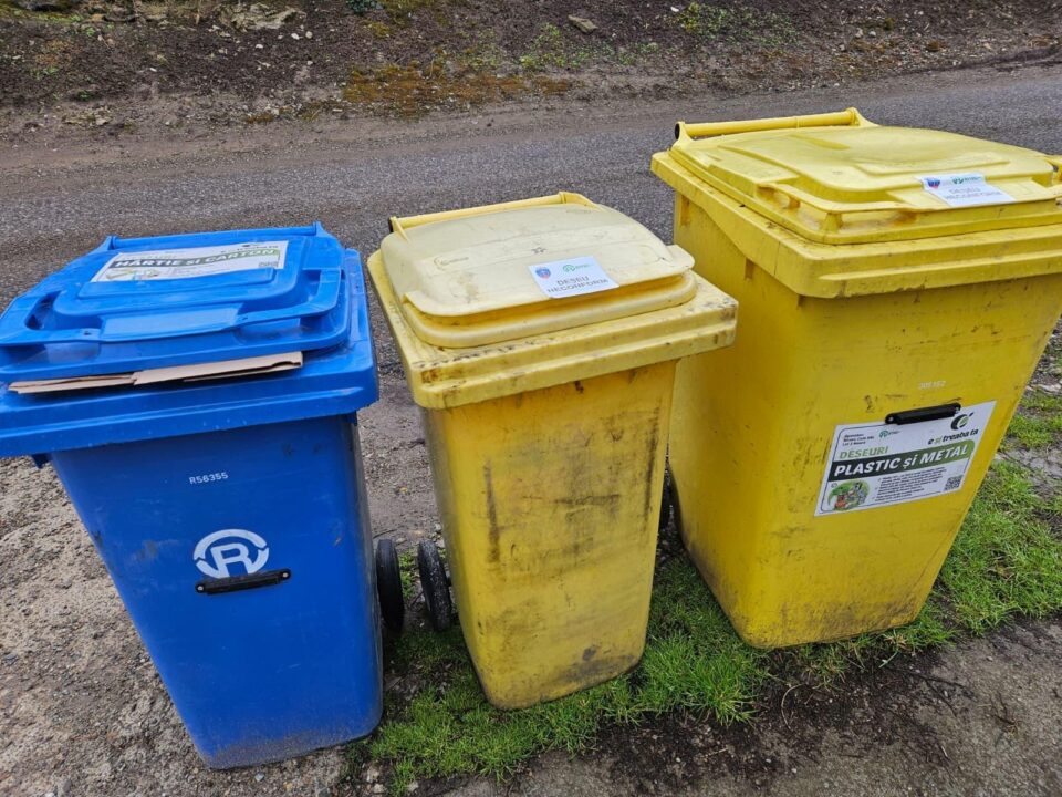 Operatorul de salubrizare Ritmic Com nu va mai ridica pubelele care conțin deșeuri separate necorespunzator