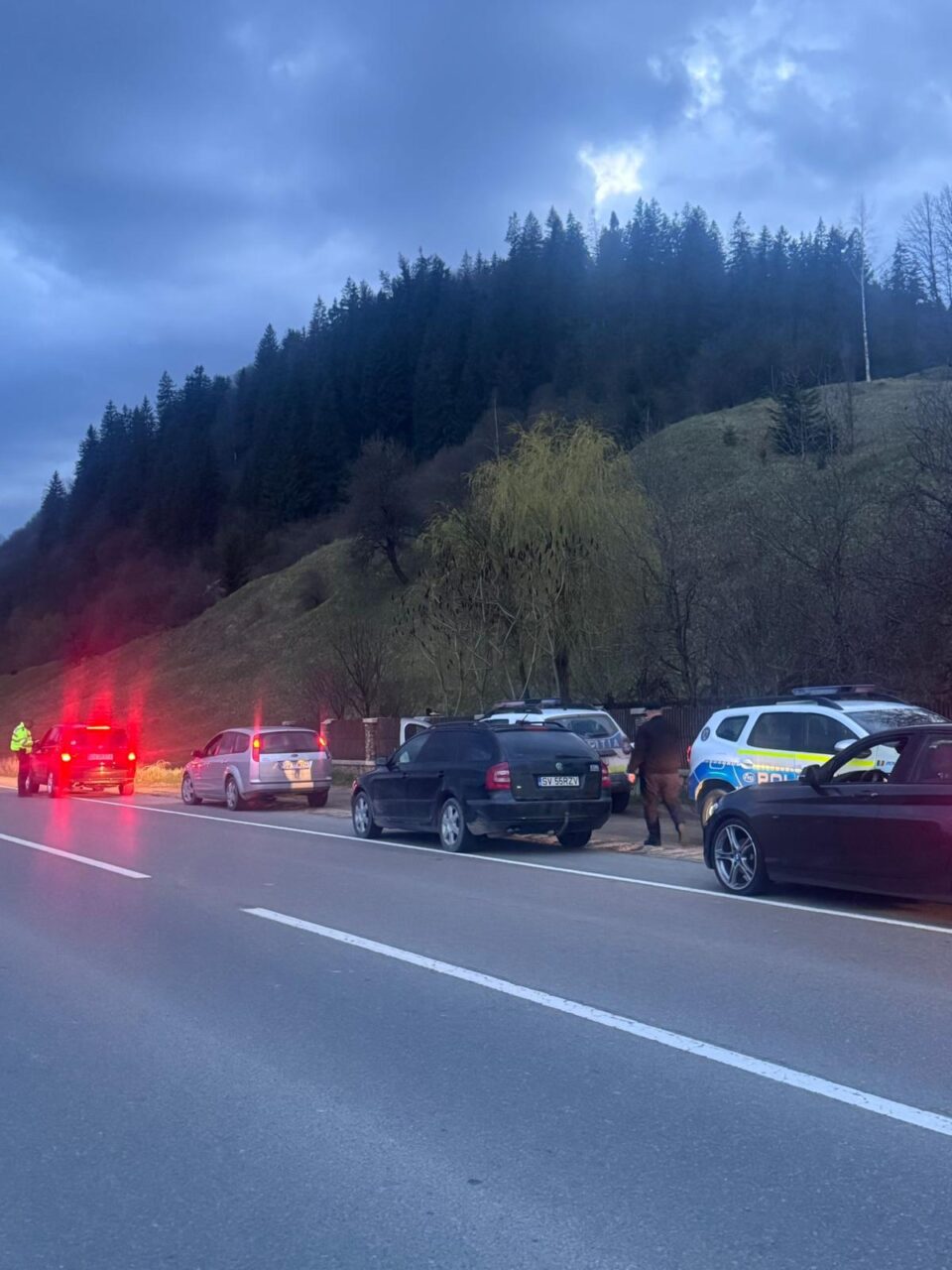 Zeci de elevi, prinși de polițiști în timp ce chiuleau de la ore