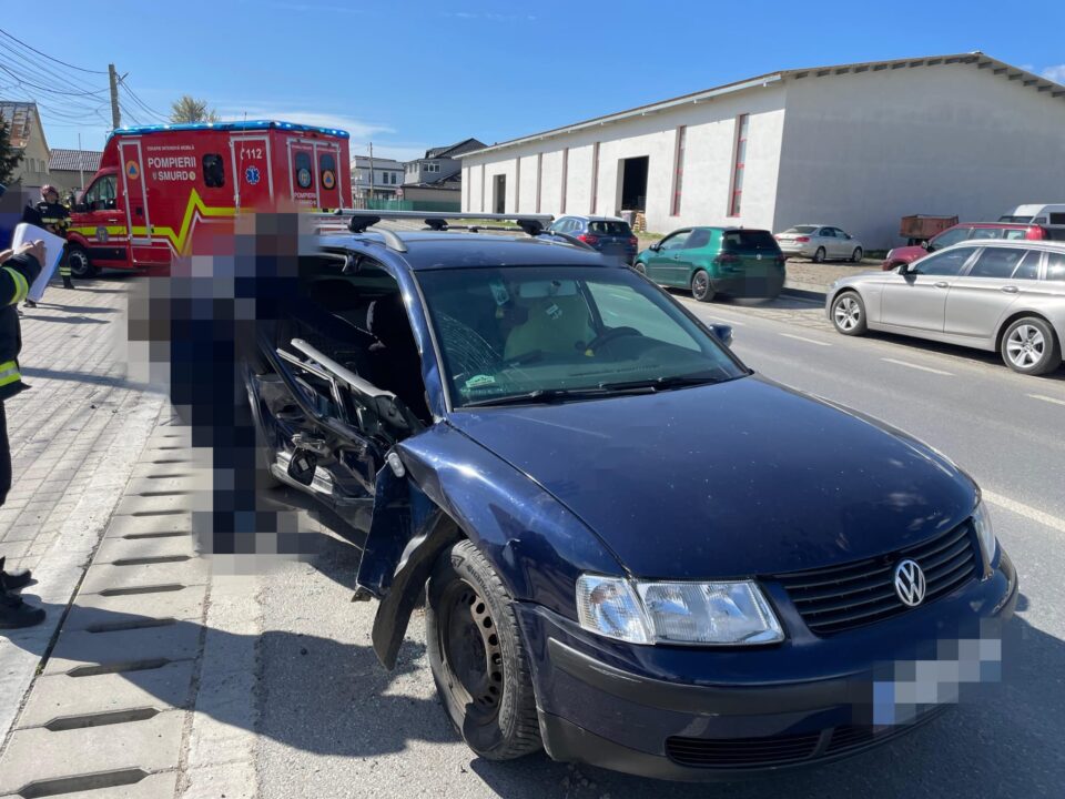 A vrut să întoarcă mașina fără a se asigura și a provocat un accident cu trei victime, printre care și un copil de doar un an