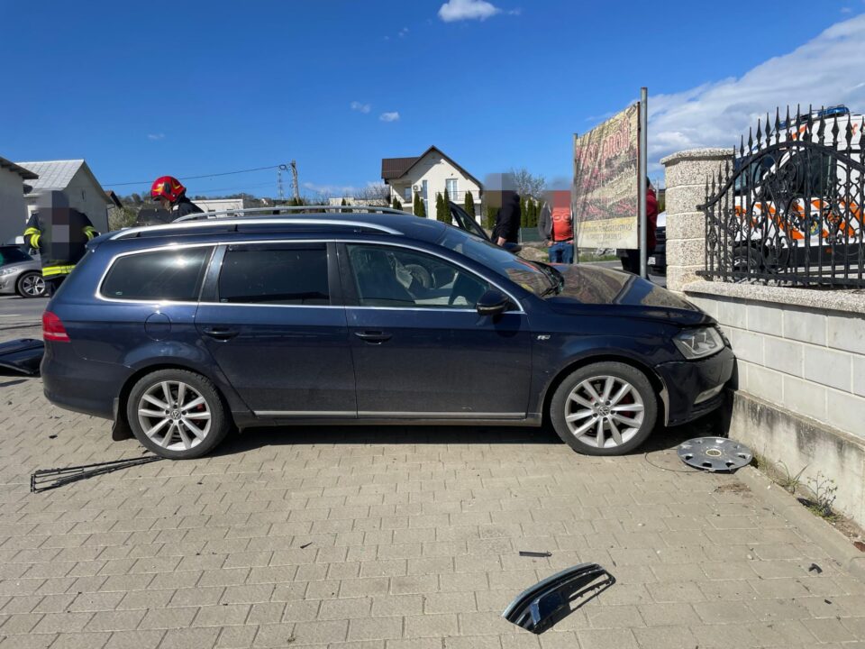 A vrut să întoarcă mașina fără a se asigura și a provocat un accident cu trei victime, printre care și un copil de doar un an