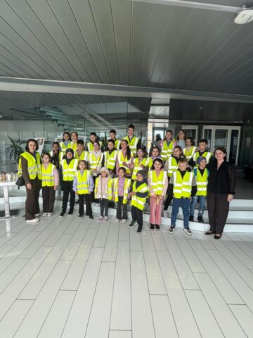 „Povestea înghețatei”, descoperită de 25 de copii aflați în plasament, care au vizitat „Betty Ice”