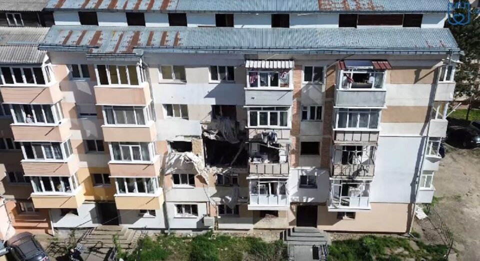 Blocul din Burdujeni distrus de o explozie intră în reabilitare – contractul a fost semnat