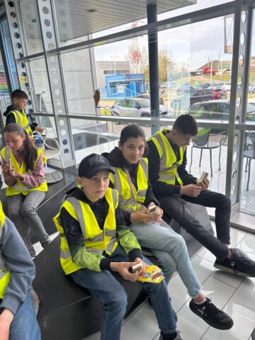 „Povestea înghețatei”, descoperită de 25 de copii aflați în plasament, care au vizitat „Betty Ice”