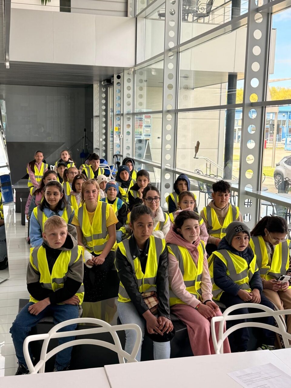 „Povestea înghețatei”, descoperită de 25 de copii aflați în plasament, care au vizitat „Betty Ice”