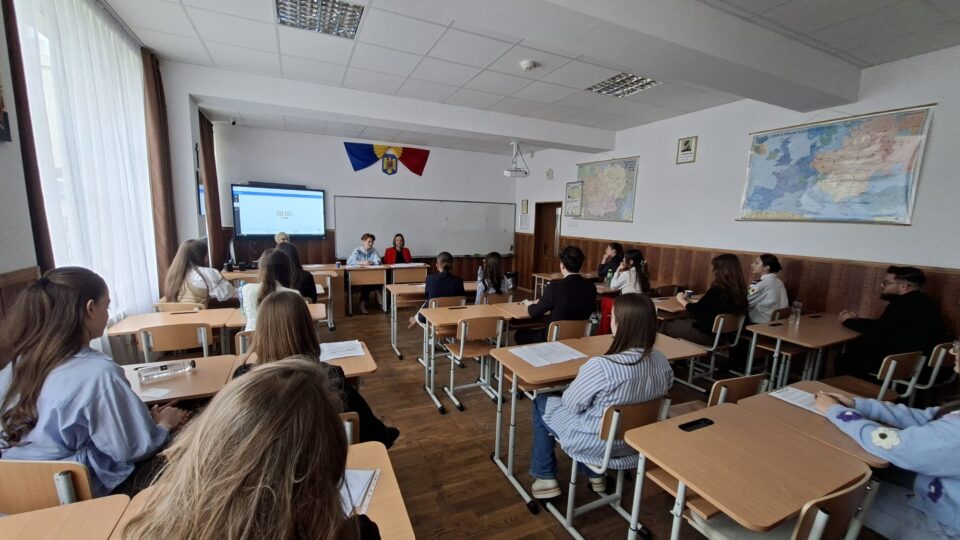 Elevi din regiune, la Concursul de discursuri în limba engleză, de la Colegiul „Spiru Haret”