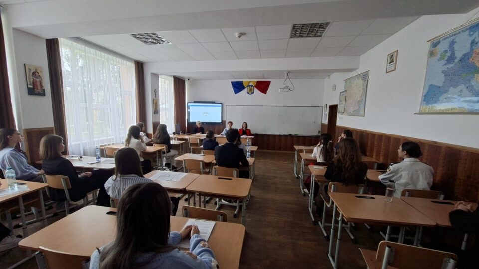 Elevi din regiune, la Concursul de discursuri în limba engleză, de la Colegiul „Spiru Haret”