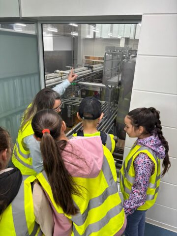 „Povestea înghețatei”, descoperită de 25 de copii aflați în plasament, care au vizitat „Betty Ice”