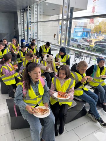 „Povestea înghețatei”, descoperită de 25 de copii aflați în plasament, care au vizitat „Betty Ice”