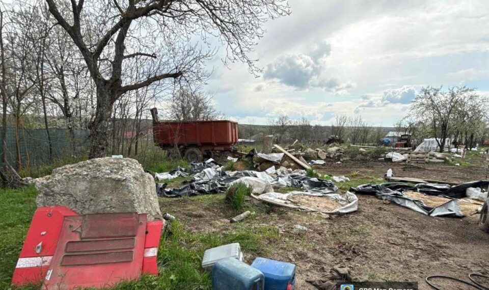 Dosar penal și amendă de 15.000 de lei pentru depozitare neconformă a cantități mari de îngrășăminte chimice