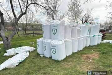 Cantități mari de îngrășăminte chimice, depozitate neconform