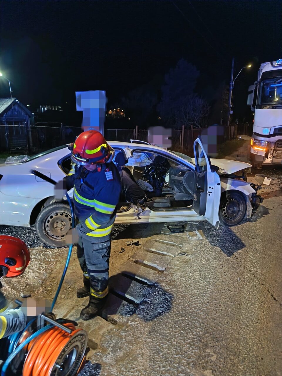 Accident grav, luni noapte, cu trei tineri răniți