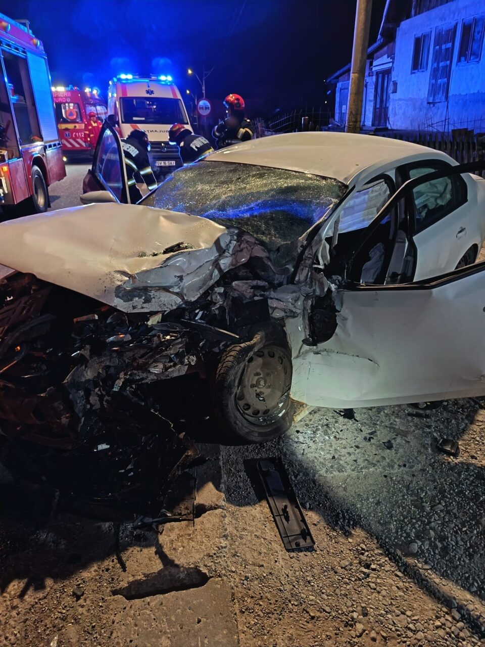 Accident grav, luni noapte, cu trei tineri răniți