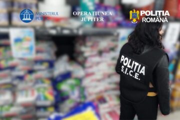 Polițiștii suceveni au confiscat 10 tone de detergent și peste 1.000 de articole de îmbrăcăminte și jucării
