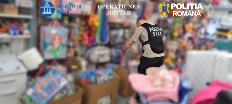 Polițiștii suceveni au confiscat 10 tone de detergent și peste 1.000 de articole de îmbrăcăminte și jucării