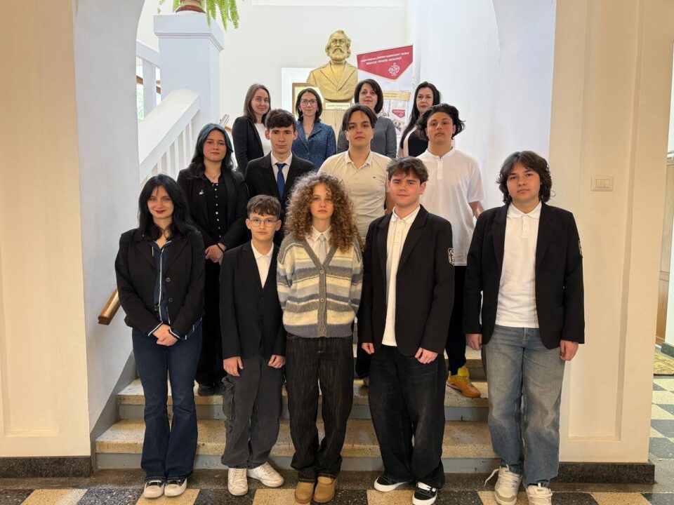 Elevii și-au pus la încercare creativitatea și exprimarea liberă în limba engleză la Concursul Speak Out