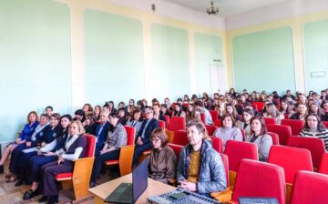 Delegație de la „Mihai Eminescu”, prezentă la conferința „Primele încercări de cercetare: căutări, rezultate, perspective”, la Cernăuți