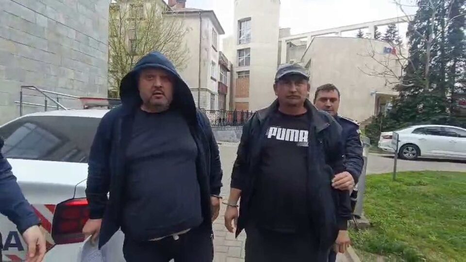 Autointitulatul activist de mediu Andrei Neșculescu, alias clovnul Bobo, și fostul coleg din SOS Bilca, plasați sub control judiciar pentru acuzațiile de șantaj