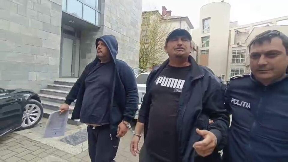 Autointitulatul activist de mediu Andrei Neșculescu, alias clovnul Bobo, și fostul coleg din SOS Bilca, plasați sub control judiciar pentru acuzațiile de șantaj