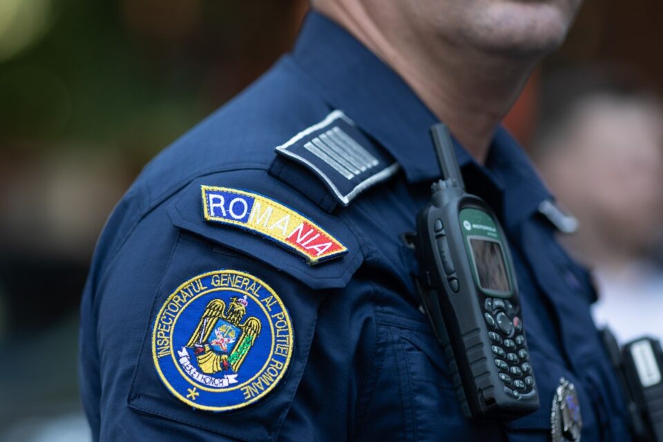 Tată și fiu, în arest după o bătaie într-un parc, în care primul a lovit cu parul