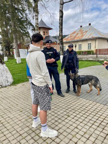 O nouă razie a poliției în căutare de elevi chiulangii, dar și cu acțiuni de prevenire și de impact pentru cei mici, cu câinii de serviciu