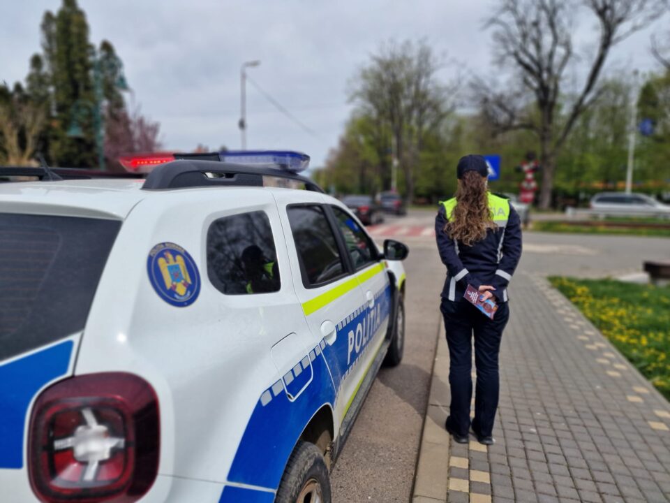 166 de amenzi și șapte permise reținute, după un control la trecerile la nivel cu calea ferată