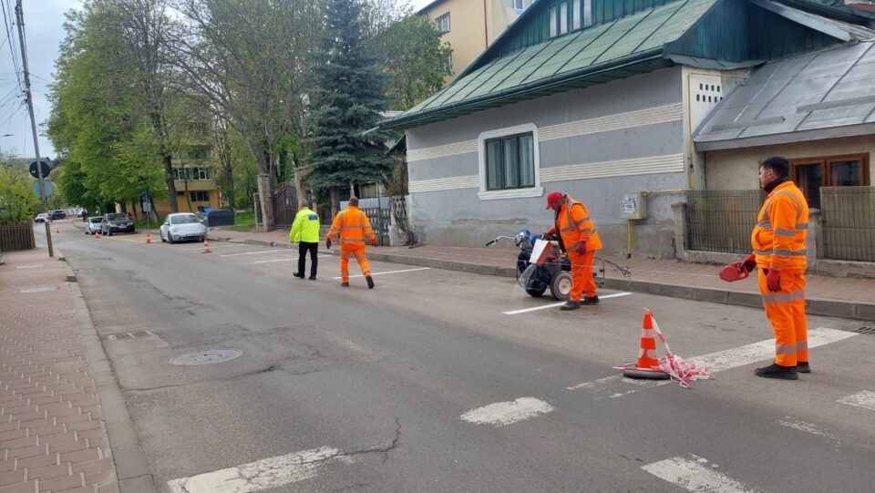 Marcarea locurilor de parcare de pe str. Alexandru cel Bun
