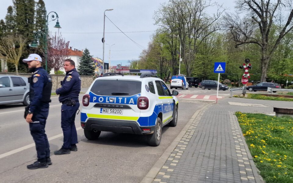 166 de amenzi și șapte permise reținute, după un control la trecerile la nivel cu calea ferată