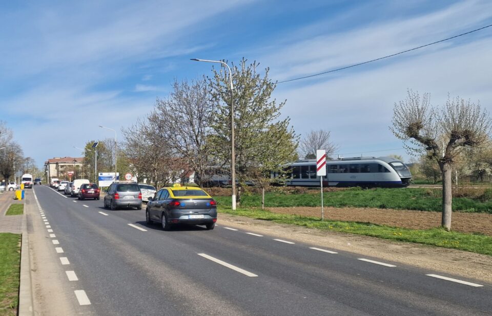 166 de amenzi și șapte permise reținute, după un control la trecerile la nivel cu calea ferată