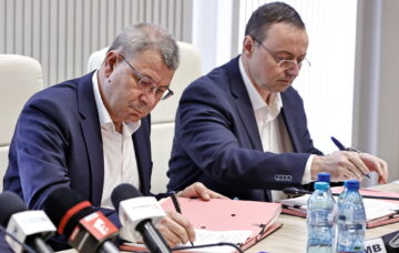 Moment istoric la Suceava. Au fost semnate contractele pentru autostrada A7 Pașcani – Suceava, în prezența premierului Ilie Bolojan și a președintelui CJ, Gheorghe Șoldan
