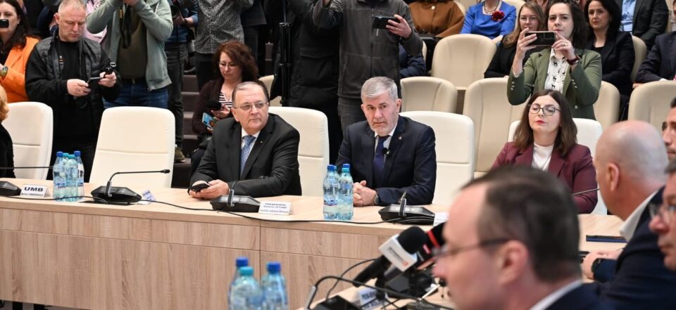 Ilie Bolojan i-a mulțumit fostului președinte al Consiliului Județean, Gheorghe Flutur, pentru aportul său în proiectul autostrăzii A7 Pașcani – Suceava