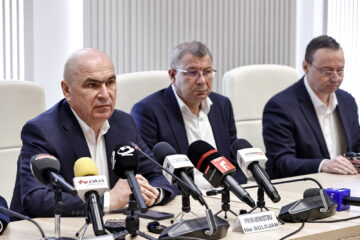 Moment istoric la Suceava. Au fost semnate contractele pentru autostrada A7 Pașcani – Suceava, în prezența premierului Ilie Bolojan și a președintelui CJ, Gheorghe Șoldan