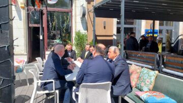 Premierul Ilie Bolojan a fost de 1 Mai la o terasă din centrul Sucevei