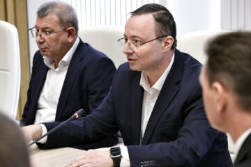 Moment istoric la Suceava. Au fost semnate contractele pentru autostrada A7 Pașcani – Suceava, în prezența premierului Ilie Bolojan și a președintelui CJ, Gheorghe Șoldan