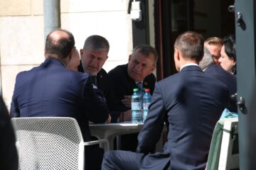Premierul Ilie Bolojan a fost de 1 Mai la o terasă din centrul Sucevei