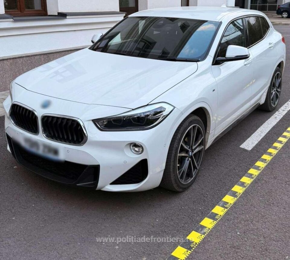 Mașină declarată furată din Marea Britanie, descoperită în Suceava