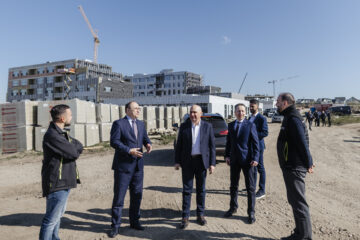 Ilie Bolojan si Mihai Dimian la campusul de la Moara