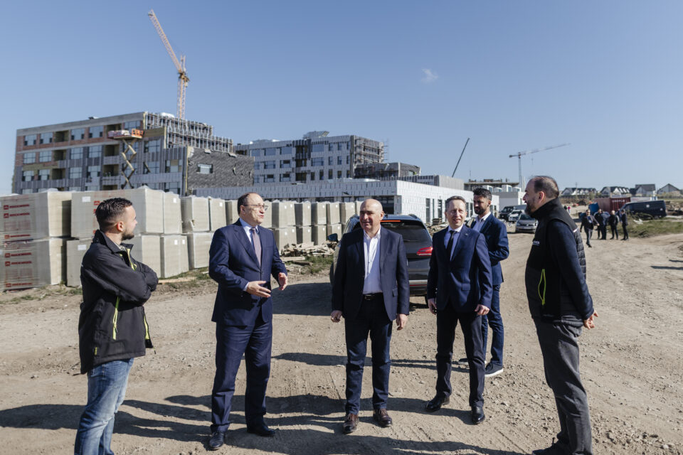 Ilie Bolojan si Mihai Dimian la campusul de la Moara