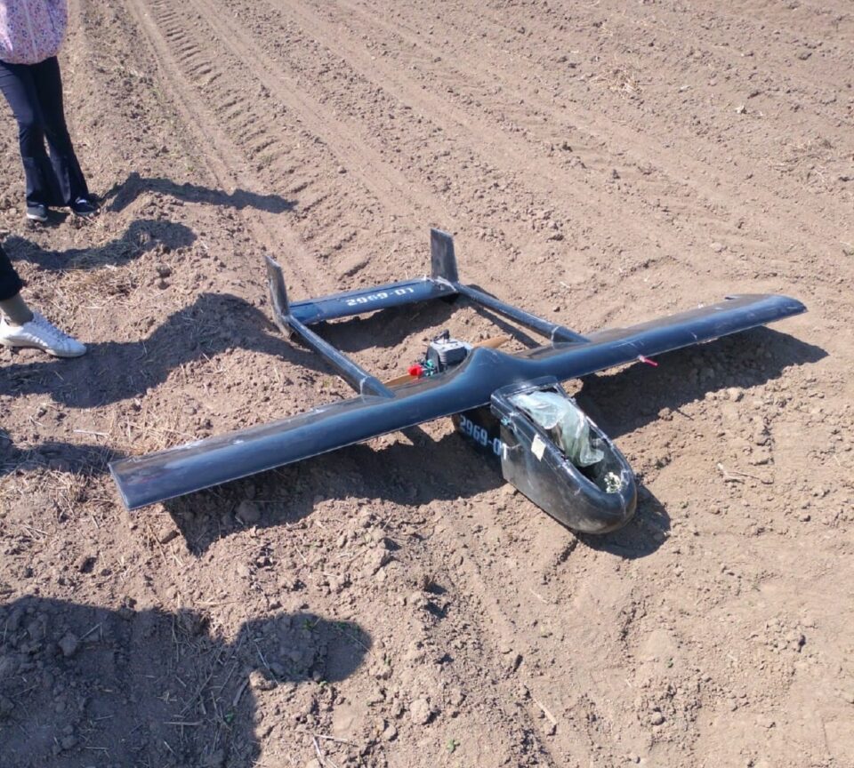 O dronă a căzut, duminică, pe un ogor din Șerbăuți